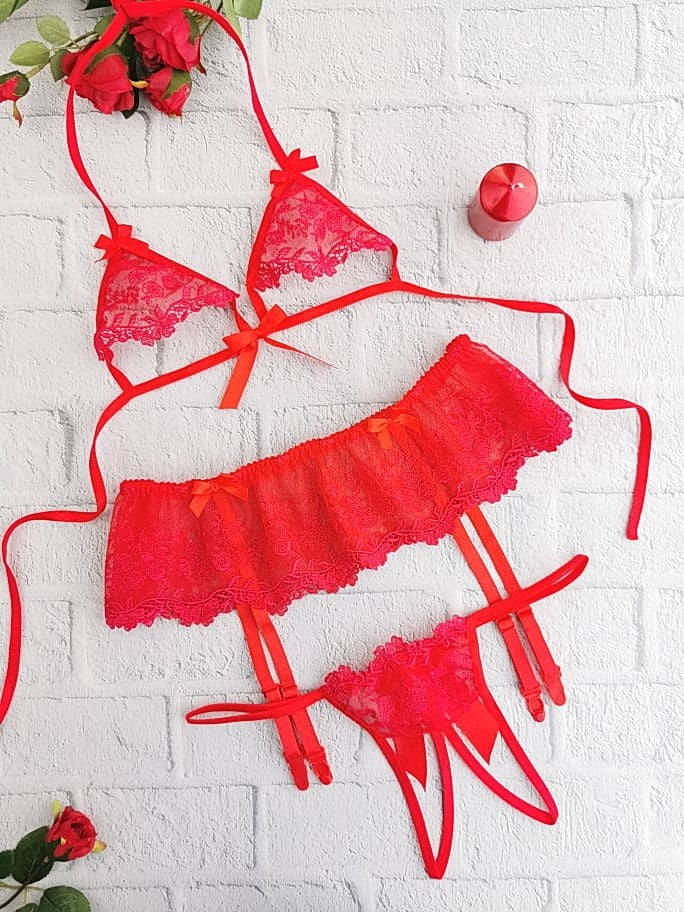 Erotic Lace Lingerie: Bra, Garter Belt & Thong