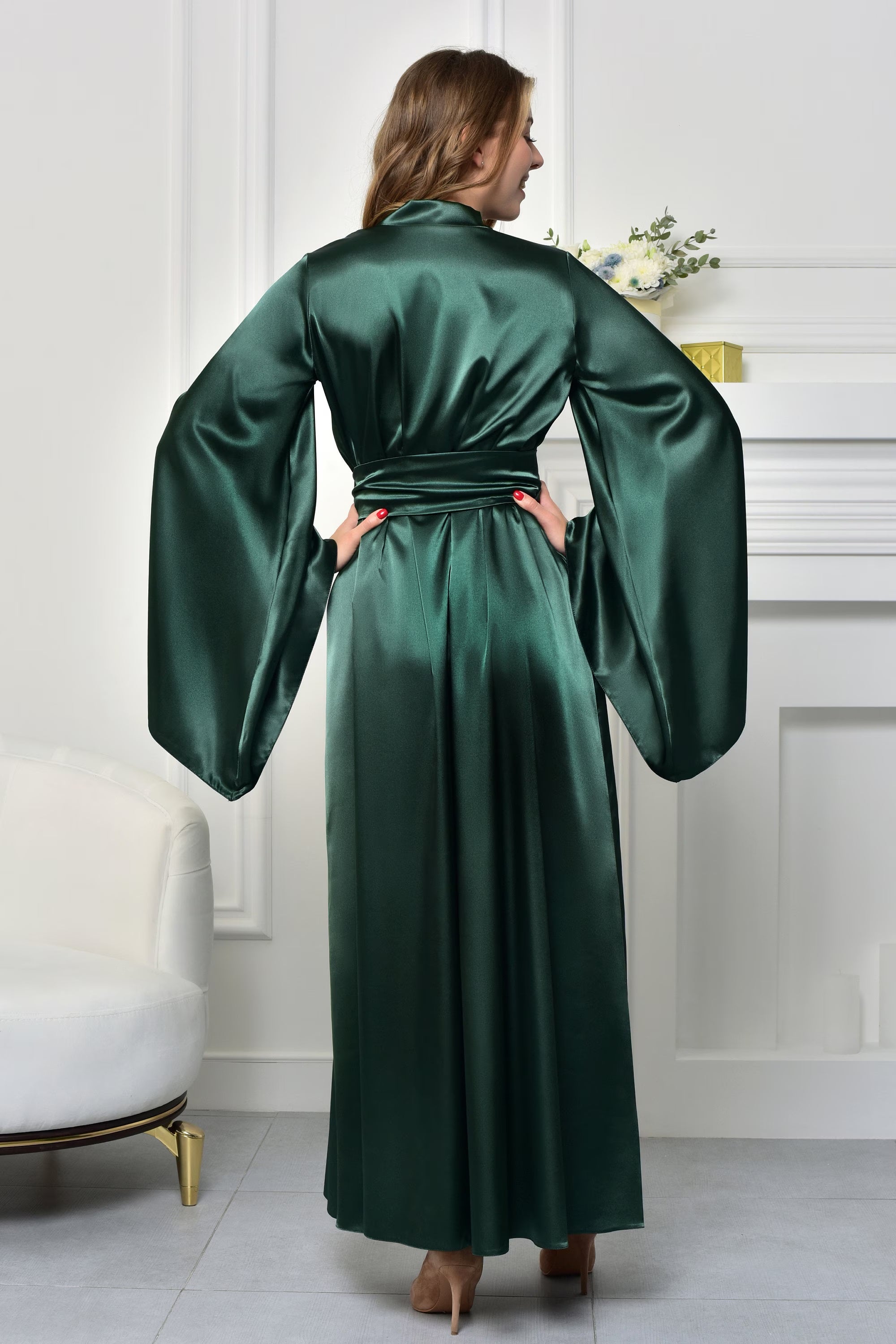 Stunning kimono in a vibrant shade of green, with a satin finish