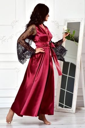 Celestial charm: Lace bridesmaid robe