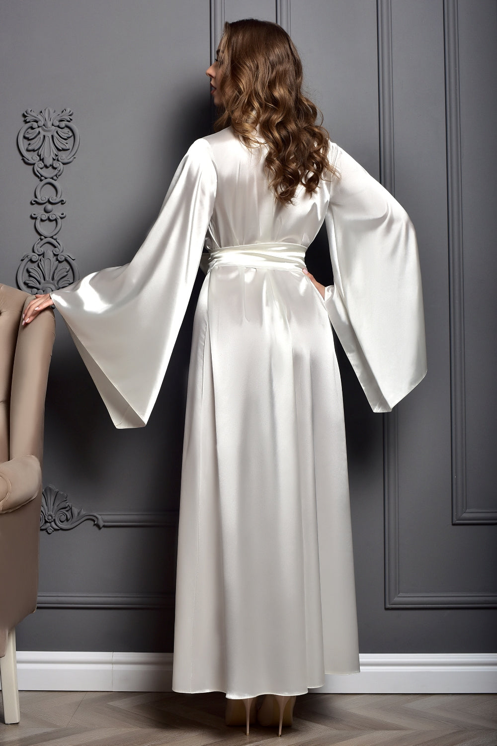 Long house kimono in ivory satin - photo 3