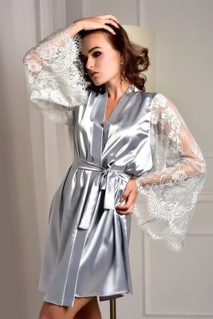 Short bridal robe with feminine sleeve - Plus Size Available