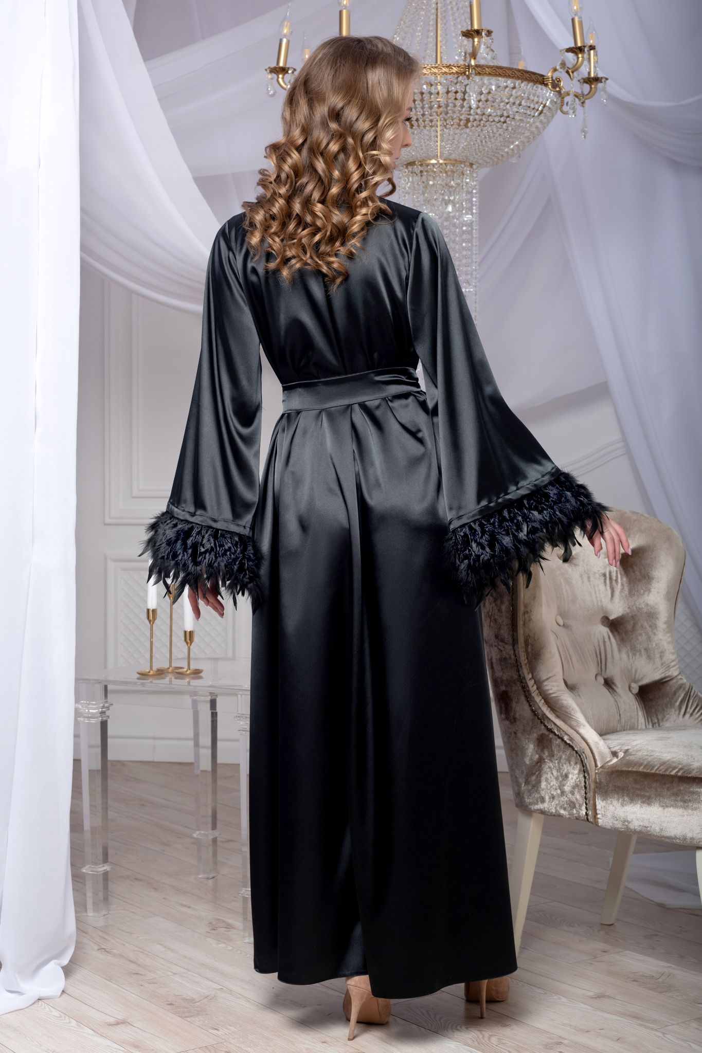 Boudoir robe with feather trim Black satin