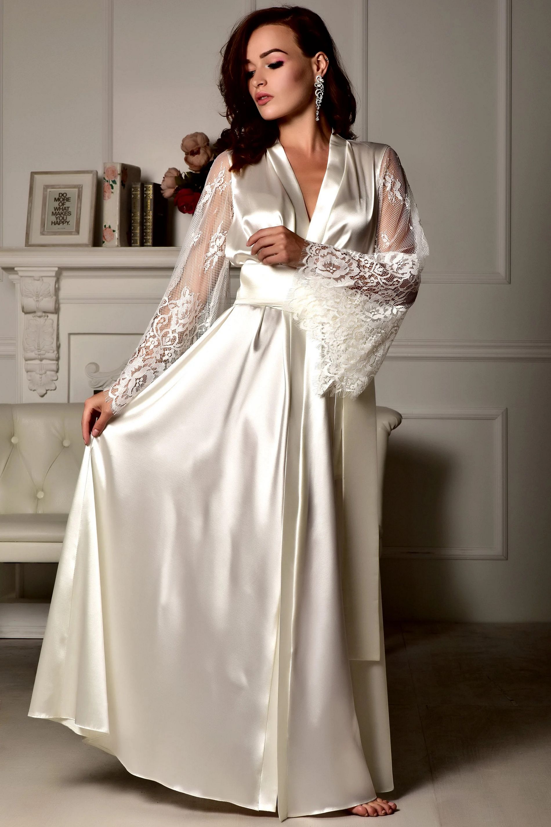 Elegant Long Lace Bridal Robe in Ivory Satin - Perfect for Wedding Preparations