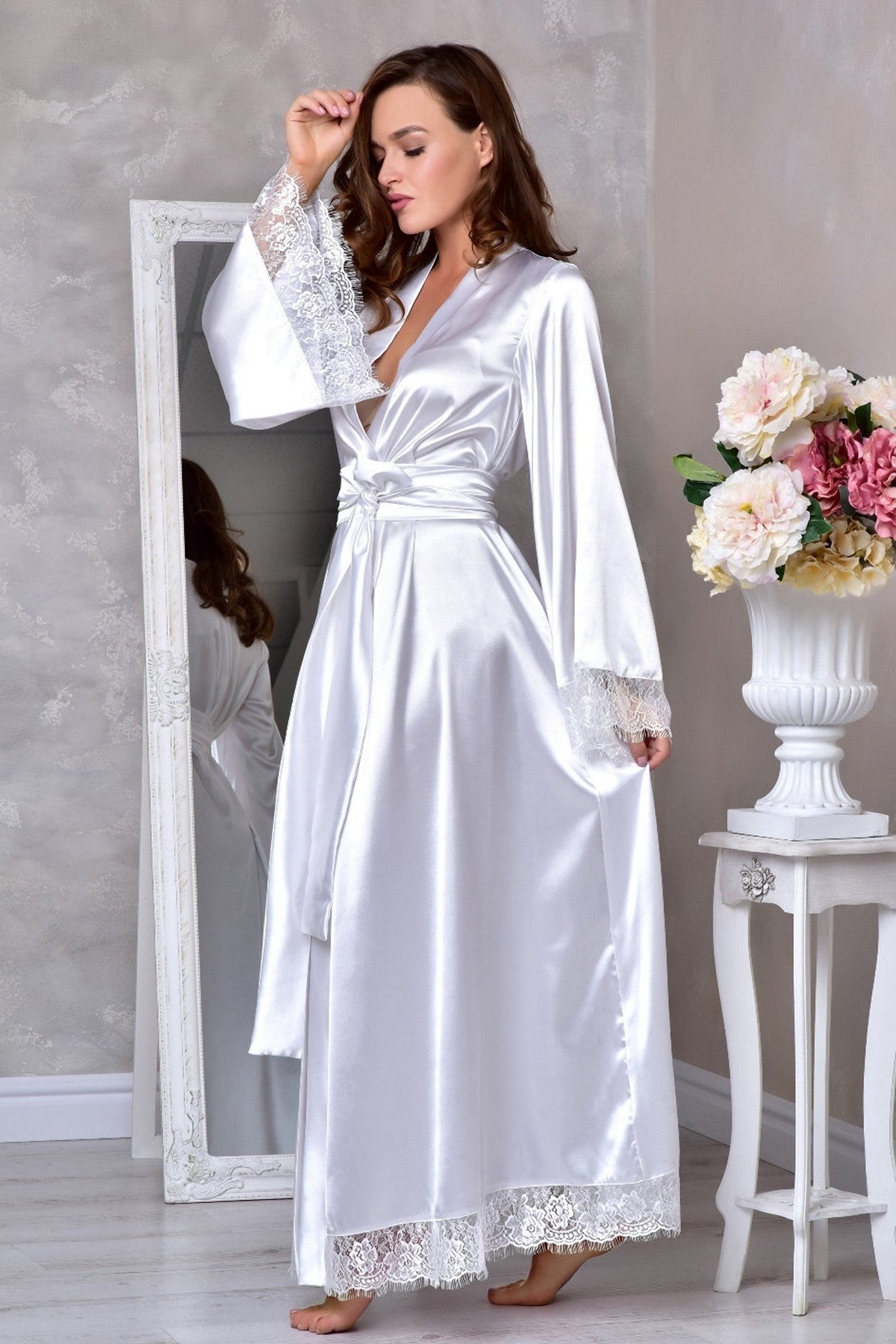 Bridal Lace-Trim Robe - Wedding Day Elegance