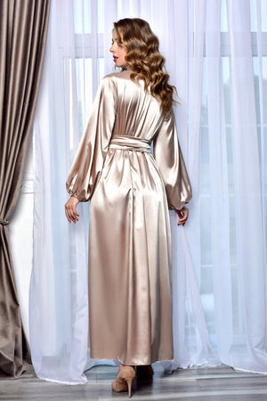 Bride in champagne satin robe – morning preparation look