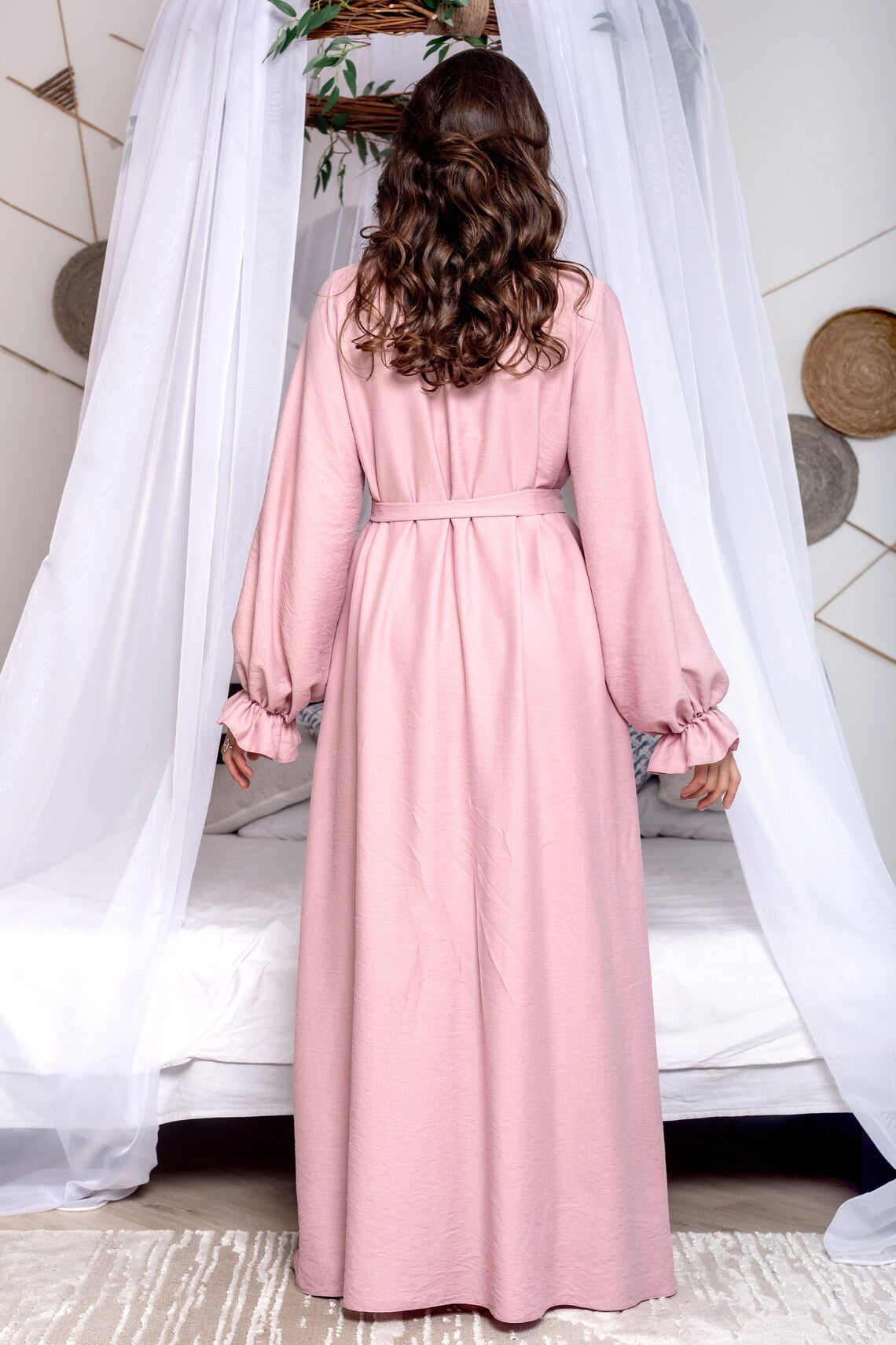 Gift-worthy Nightwear: Pink Linen Loungewear Ensemble