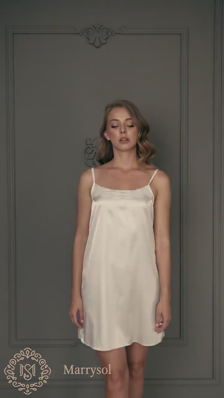Ivory Bridal Short Nightgown Video
