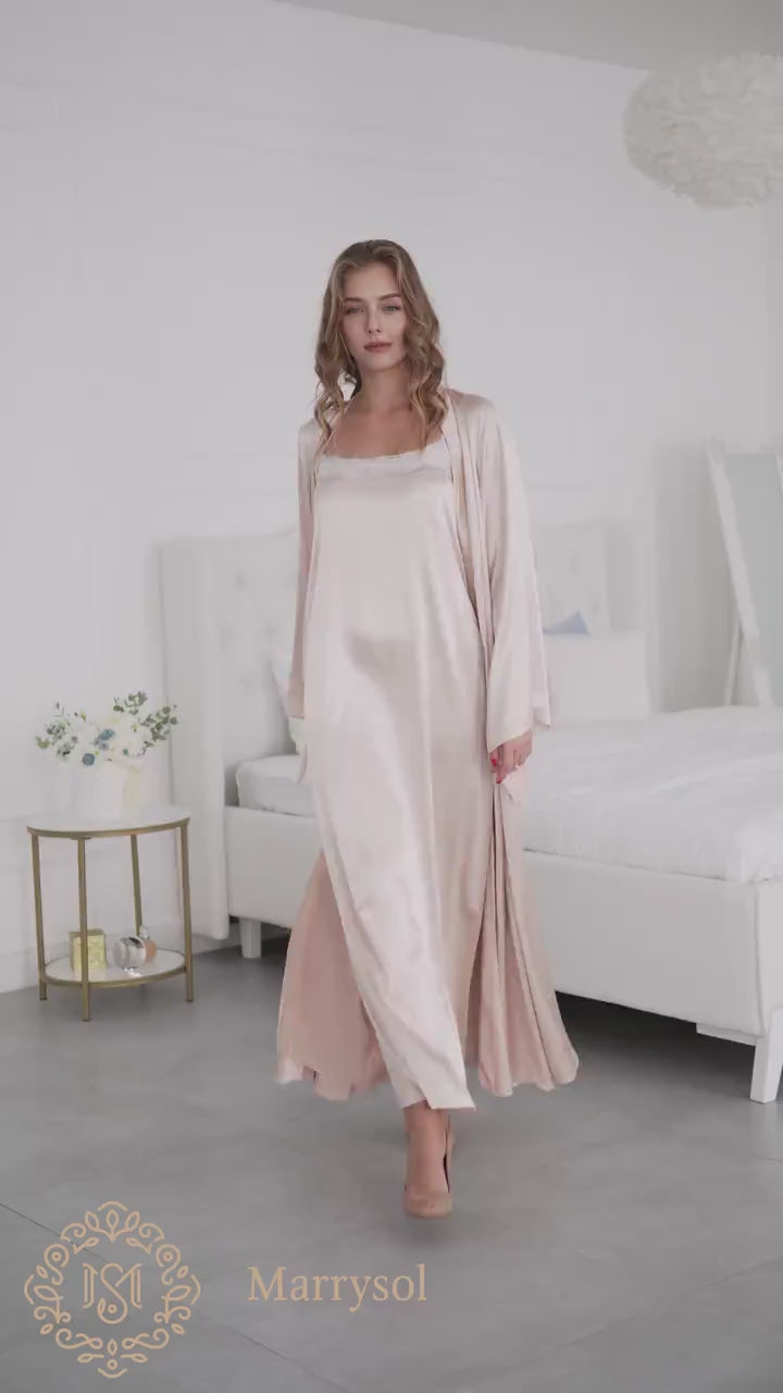 Beige bridesmaid kimono robe video 