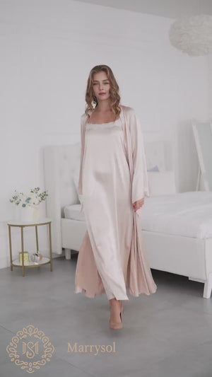 Beige bridesmaid robe video 