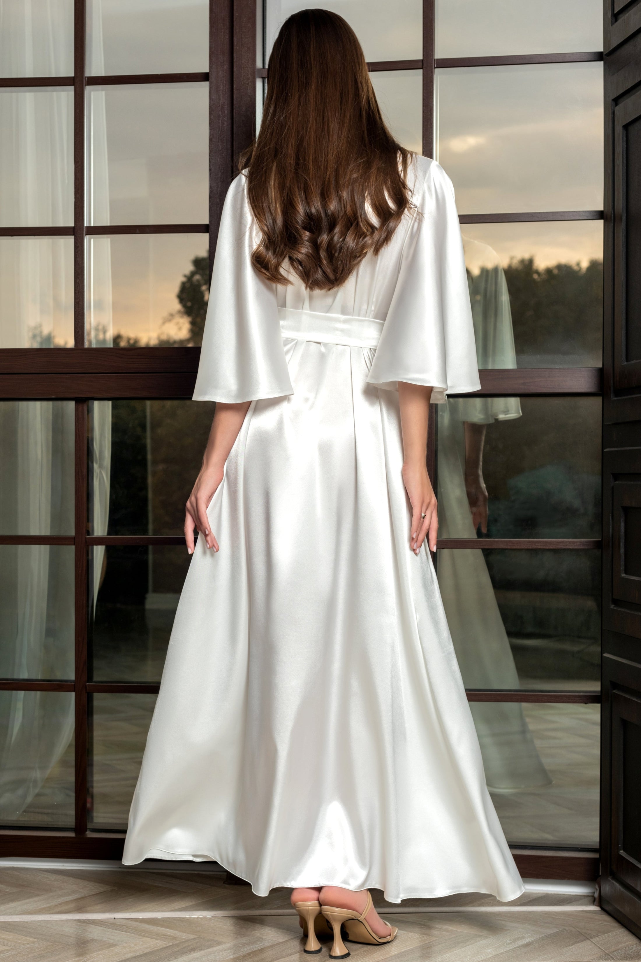 Bridal kimono for wedding morning, bridesmaids, or as a timeless romantic gift