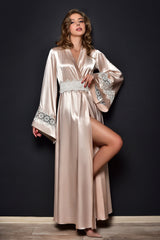 Beige kimono robe – elegant bridesmaid gift