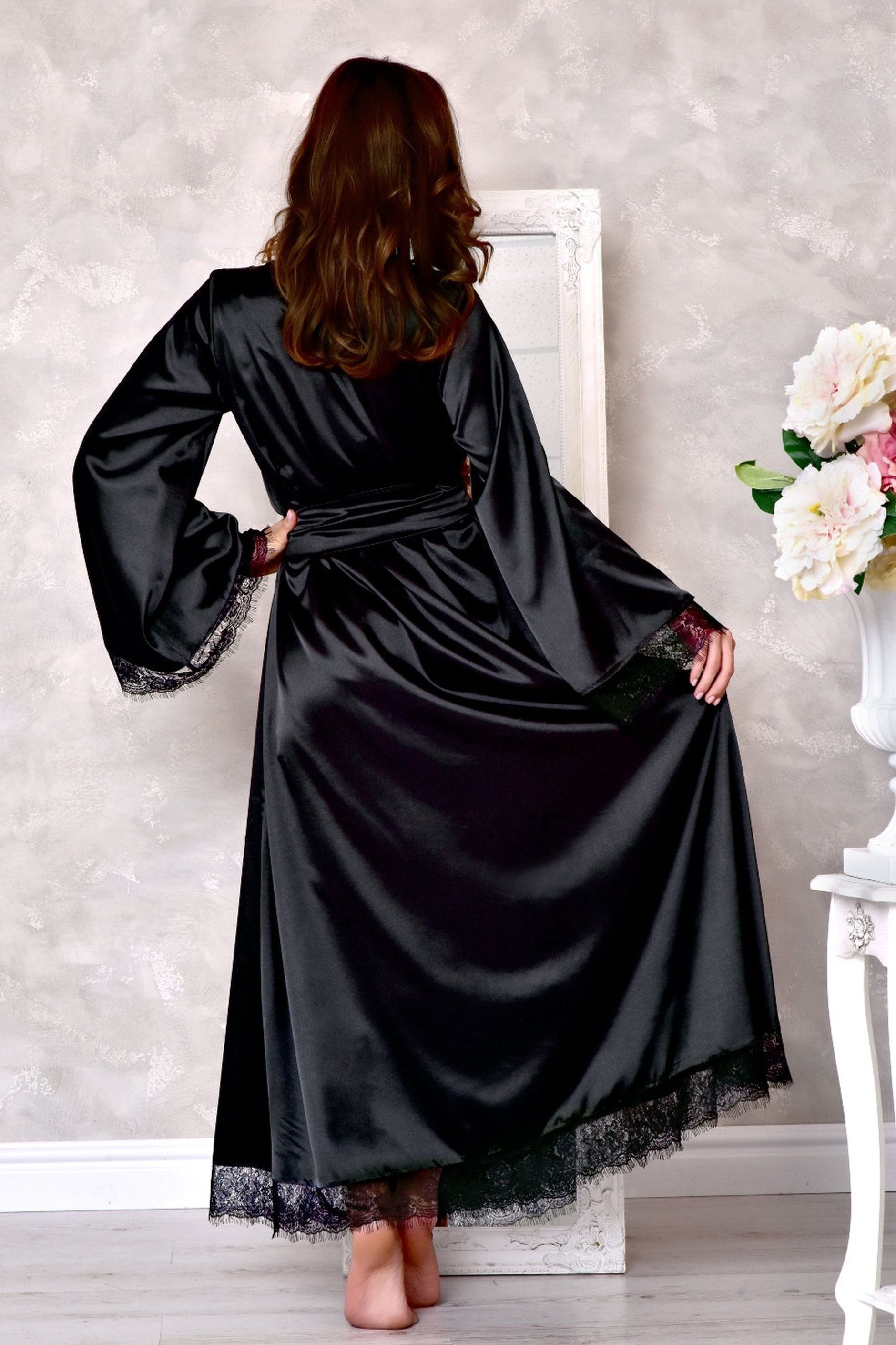 Luxe satin kimono – Perfect for Pre-wedding Photoshoots