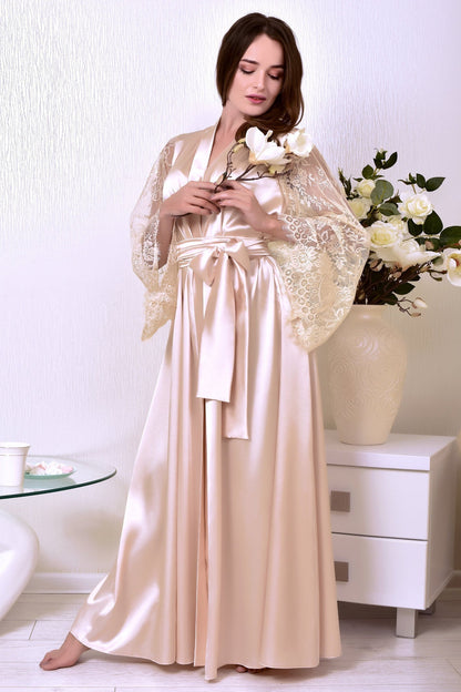 Elegant Bridal Lace Robe