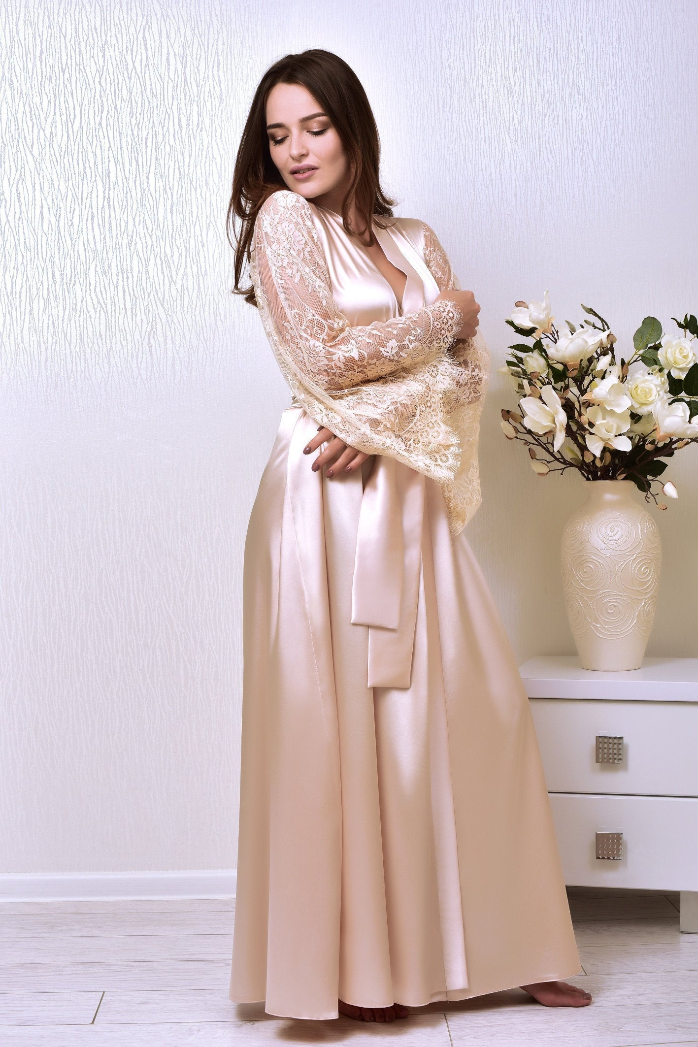Elegant Beige Satin Bridal Robe with Chantilly Lace Sleeves