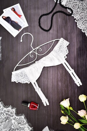 Elegant Lace Garter Belt for Honeymoon